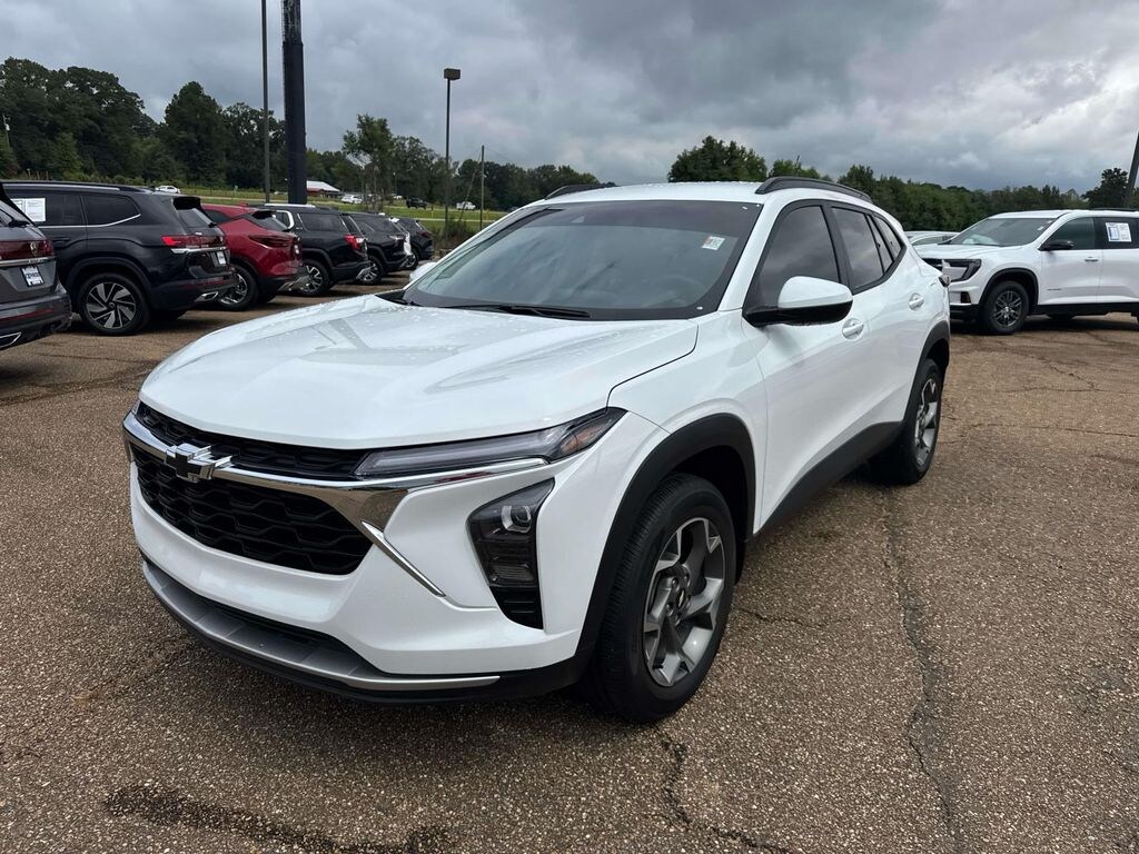 Used 2025 Chevrolet Trax LT SUV