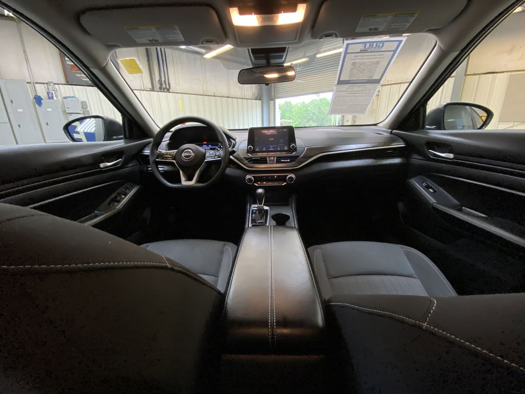 2025 Nissan Altima SV - Photo 17
