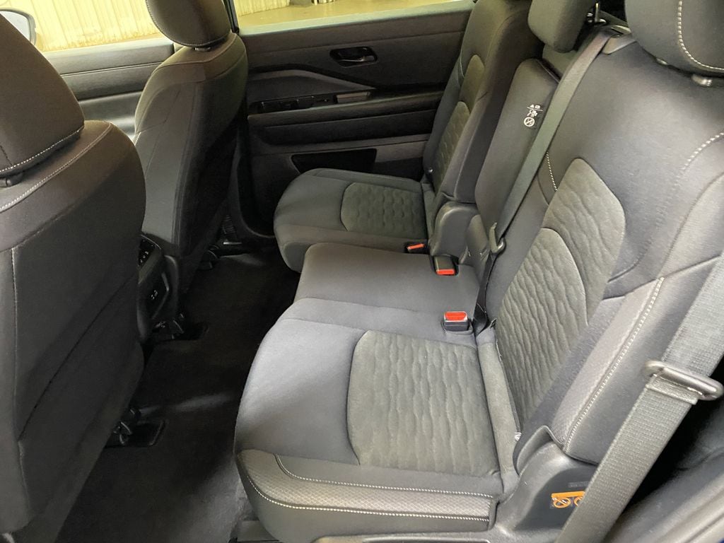 2025 Nissan Pathfinder SV - Photo 23