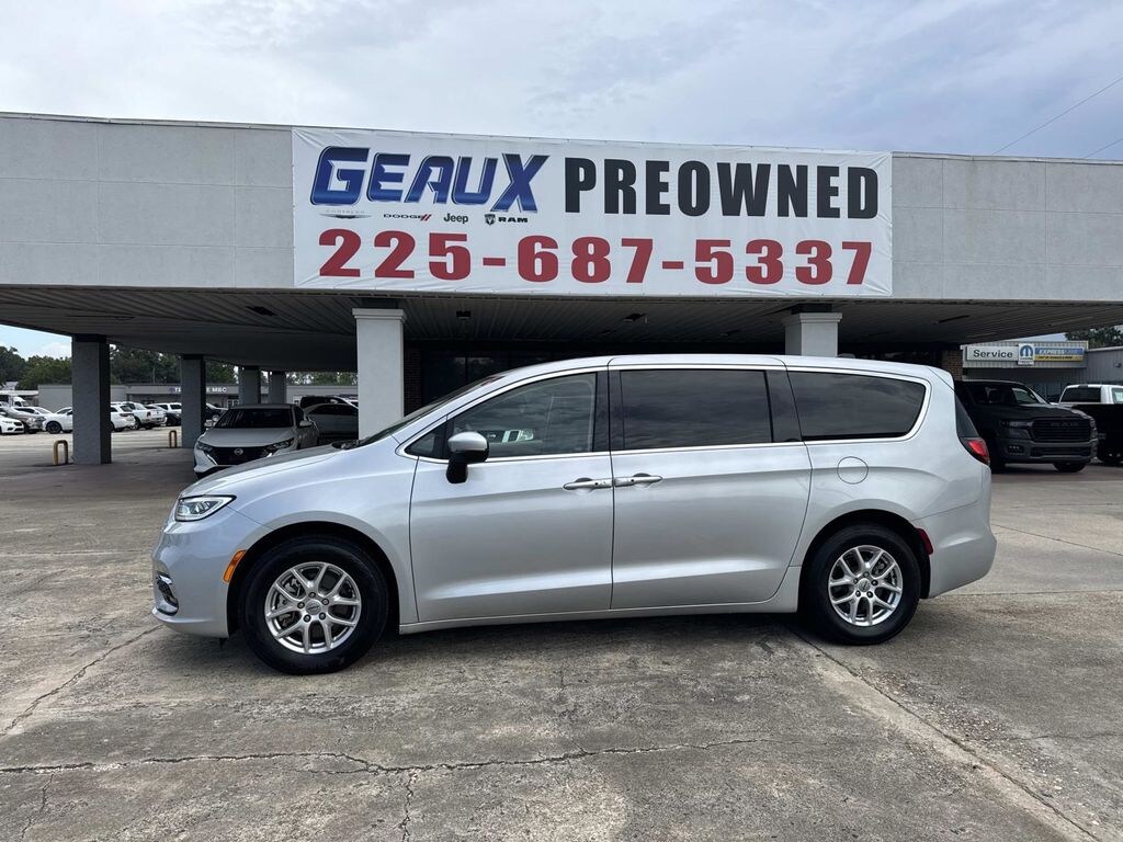 Used 2023 Chrysler Pacifica Touring L Minivan/Van
