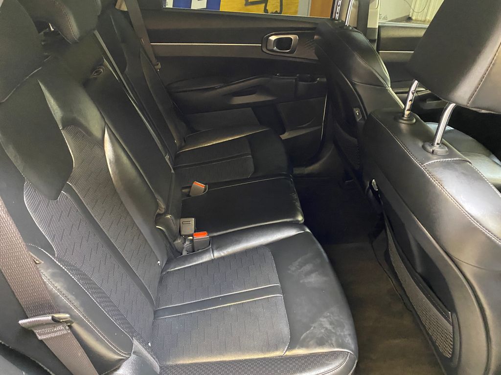 2025 Kia Sorento S - Photo 27