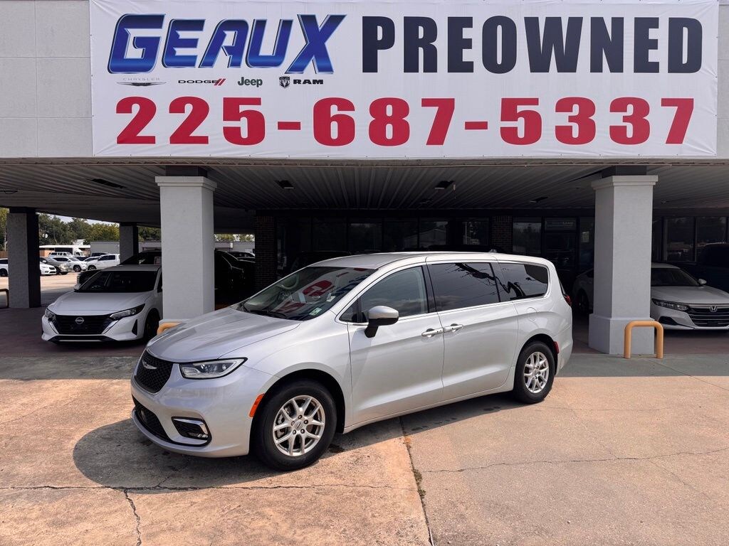 Used 2023 Chrysler Pacifica Touring L Minivan/Van