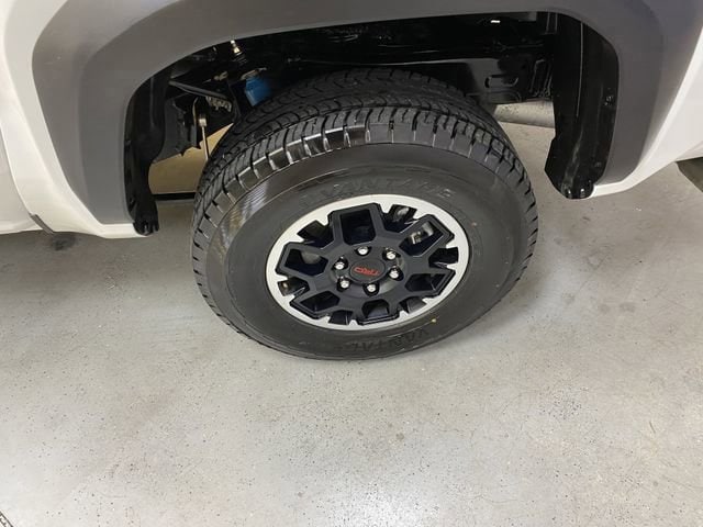 2025 Toyota Tacoma TRD Off Road - Photo 12