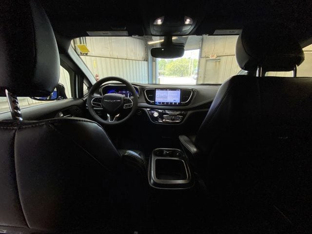 2026 Chrysler Pacifica Select - Photo 19