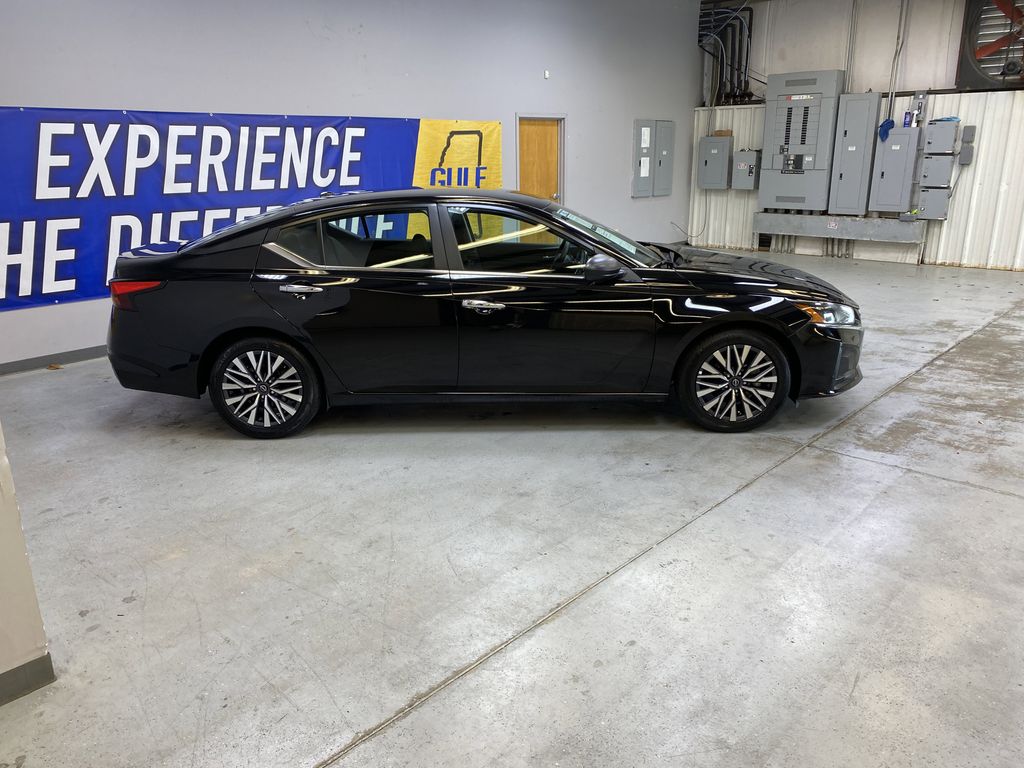 2025 Nissan Altima SV - Photo 8