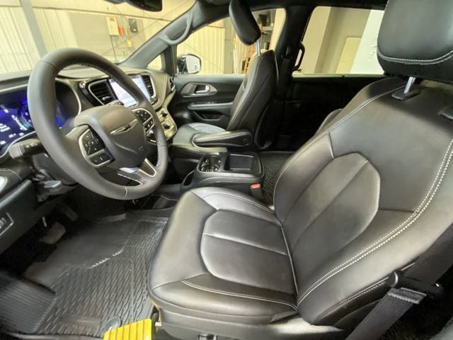 2026 Chrysler Pacifica Select - Photo 22