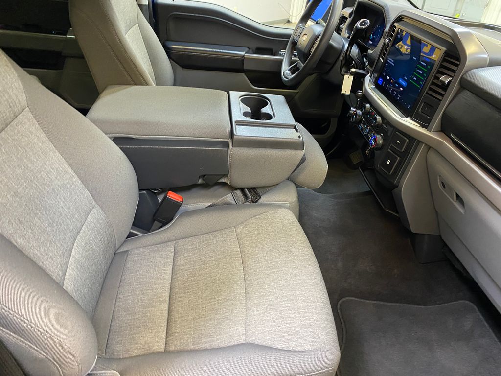 2025 Ford F-150 XLT - Photo 25