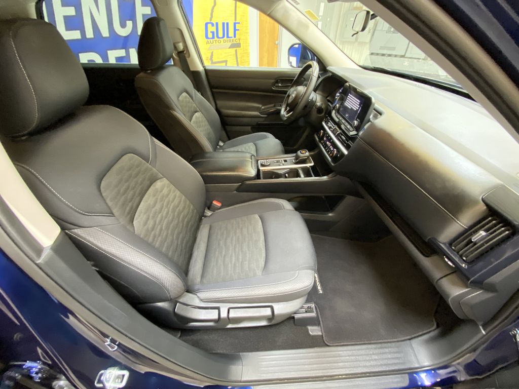 2025 Nissan Pathfinder SV - Photo 26