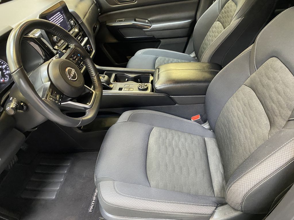 2025 Nissan Pathfinder SV - Photo 20