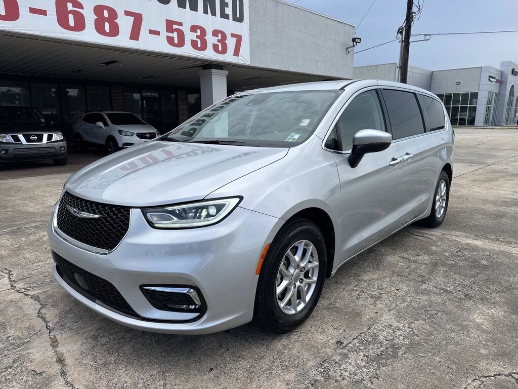 Used 2023 Chrysler Pacifica Touring L Minivan/Van