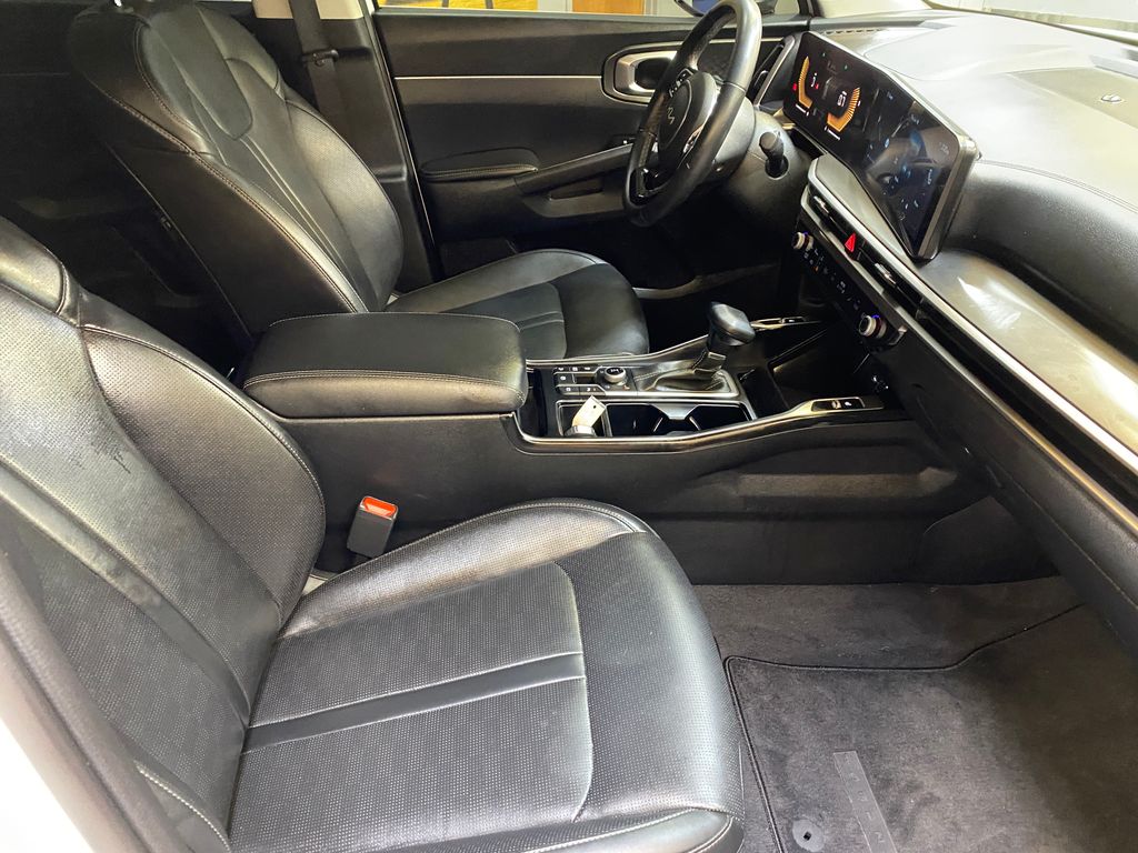 2025 Kia Sorento S - Photo 25