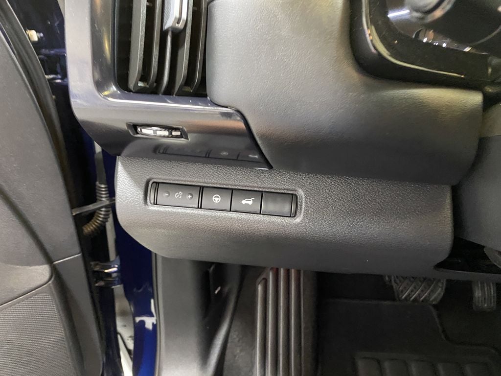 2025 Nissan Pathfinder SV - Photo 36