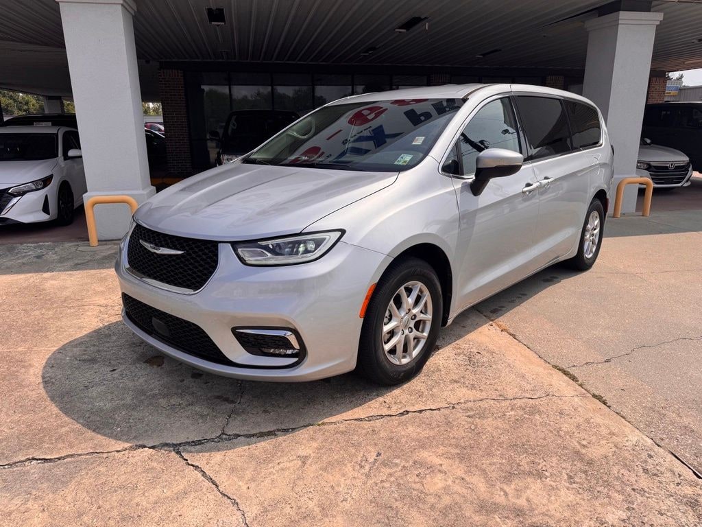 Used 2023 Chrysler Pacifica Touring L Minivan/Van
