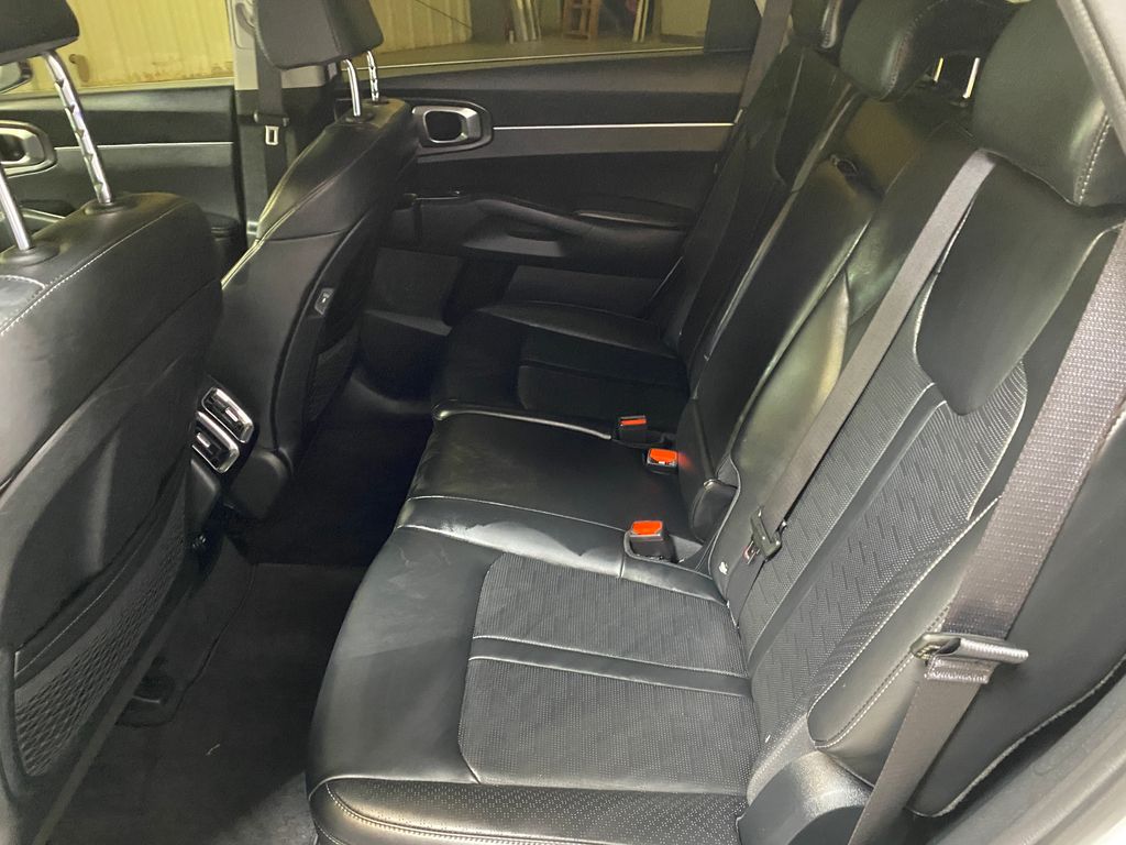 2025 Kia Sorento S - Photo 23