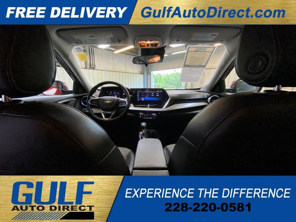 Used 2025 Chevrolet Trax LT SUV