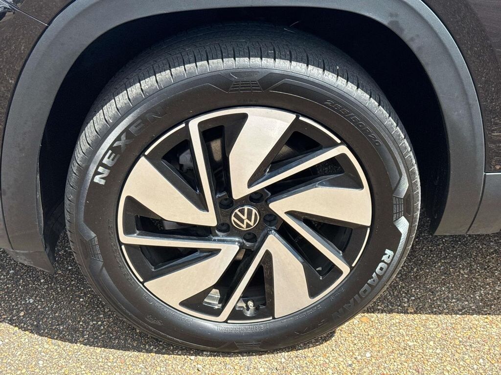 Used 2025 Volkswagen Atlas 2.0T SE w/Technology SUV