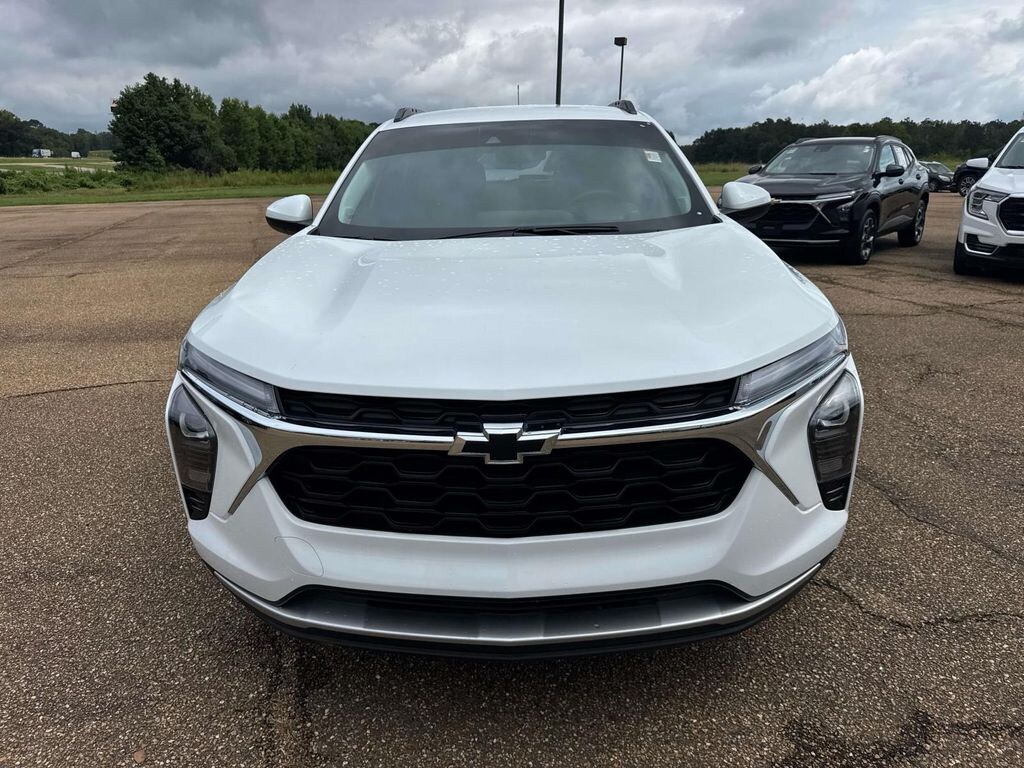 Used 2025 Chevrolet Trax LT SUV
