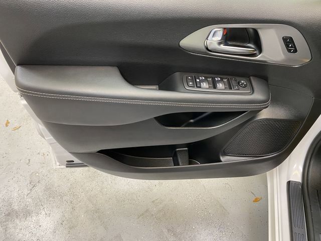 2026 Chrysler Pacifica Select - Photo 21
