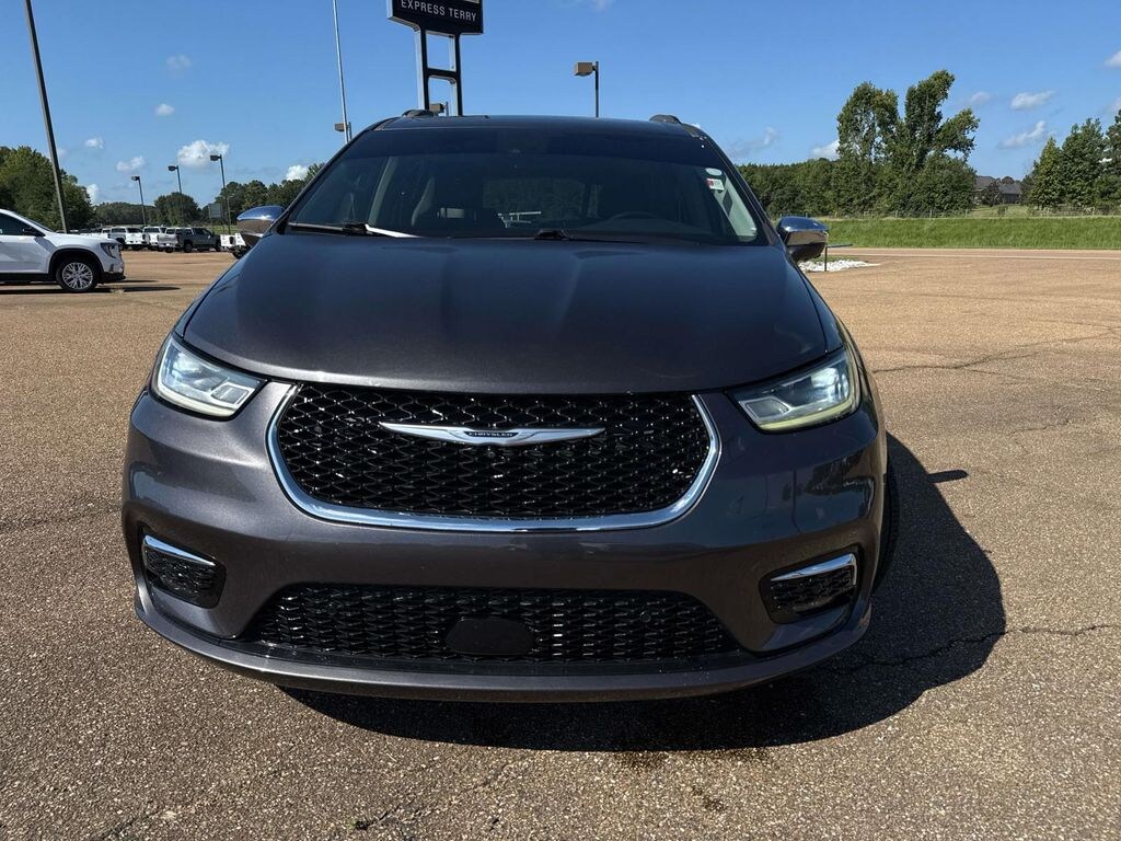 Used 2022 Chrysler Pacifica Limited Minivan/Van