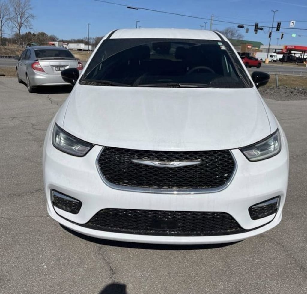 Used 2026 Chrysler Pacifica Select Van Passenger Van