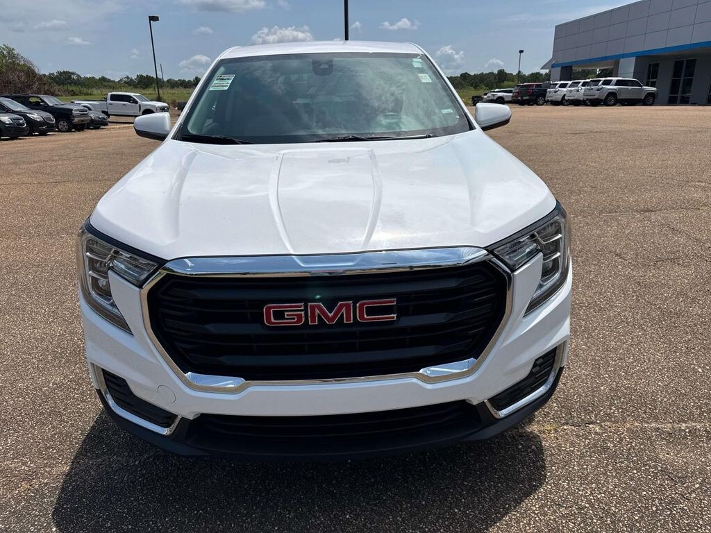 Used 2024 GMC Terrain SLE SUV