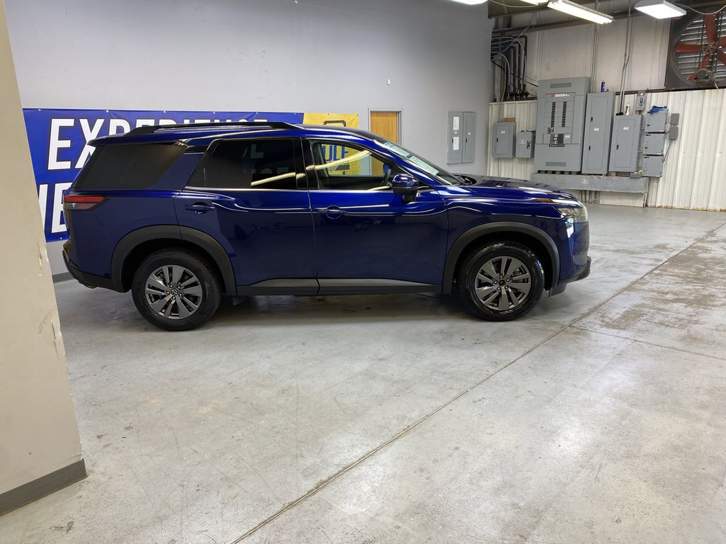 2025 Nissan Pathfinder SV - Photo 8