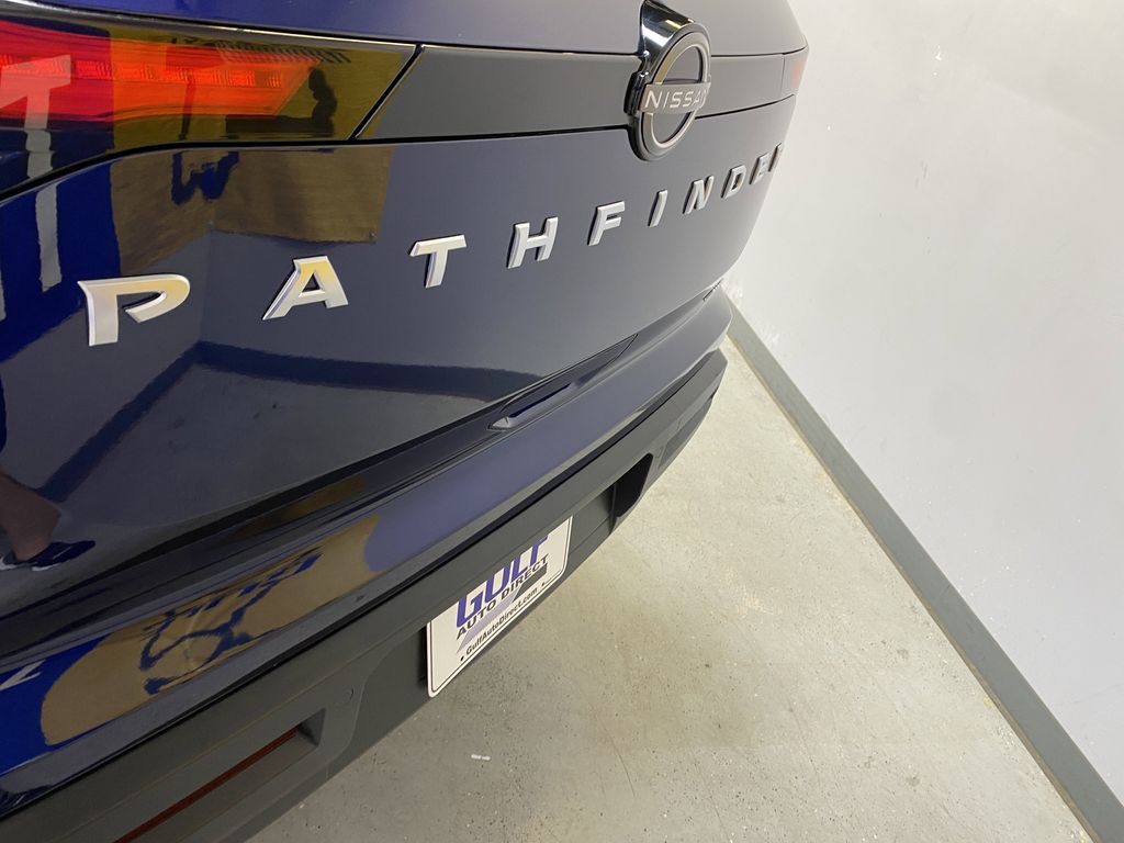 2025 Nissan Pathfinder SV - Photo 17