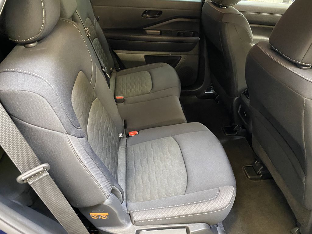 2025 Nissan Pathfinder SV - Photo 27