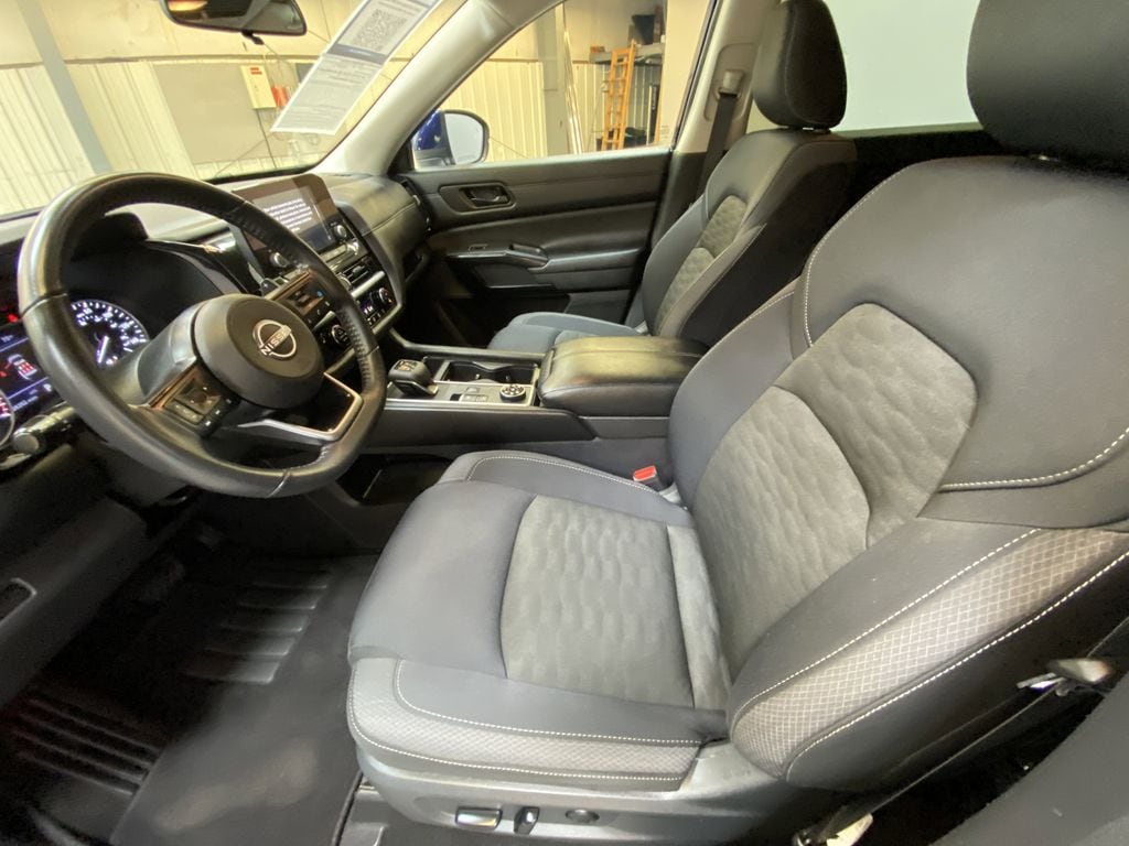 2025 Nissan Pathfinder SV - Photo 22