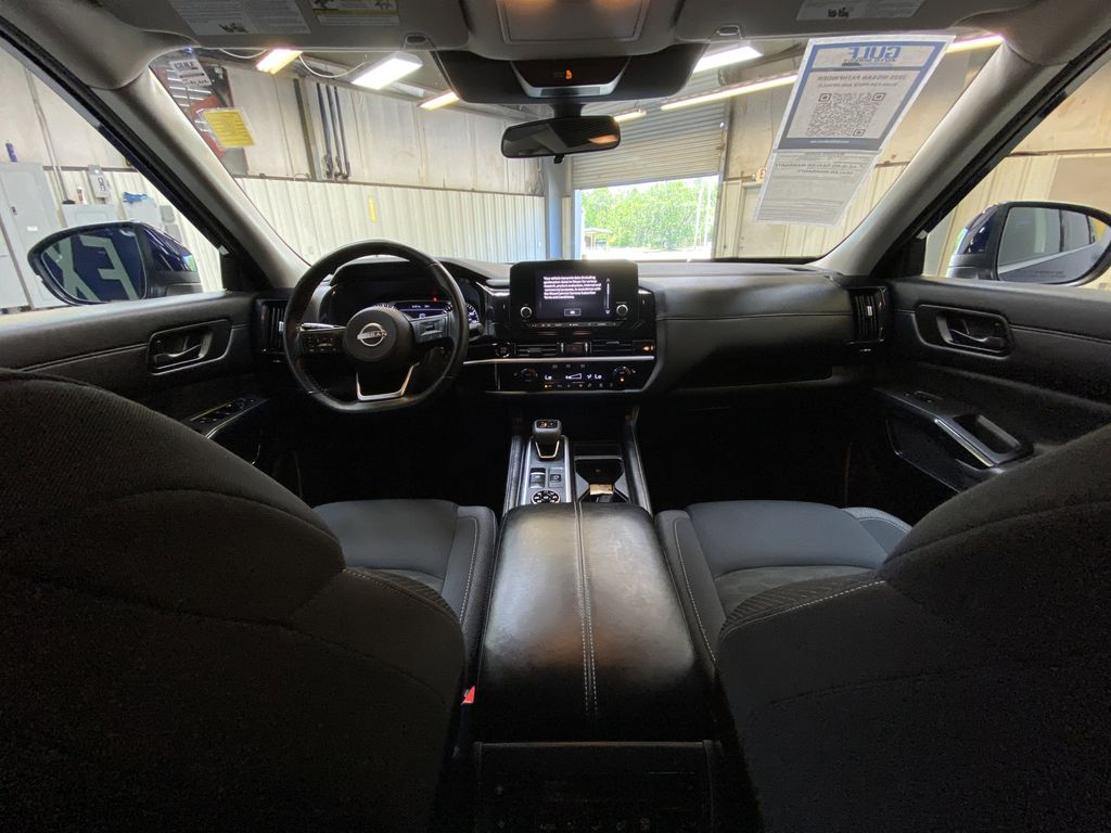 2025 Nissan Pathfinder SV - Photo 19