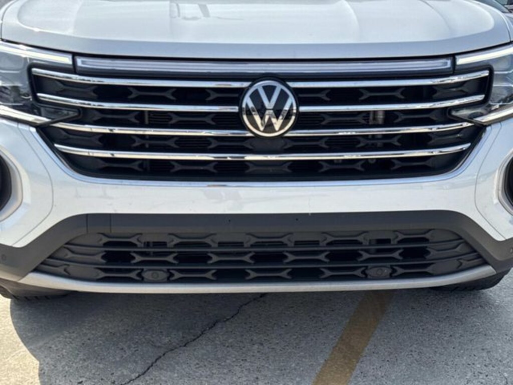 Used 2025 Volkswagen Atlas 2.0T SE w/Technology SUV