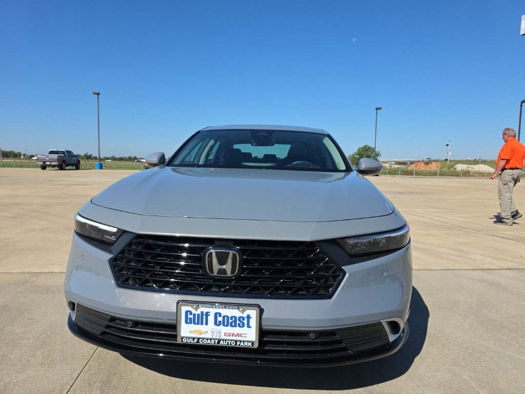2024 Honda Accord Hybrid Touring photo 2