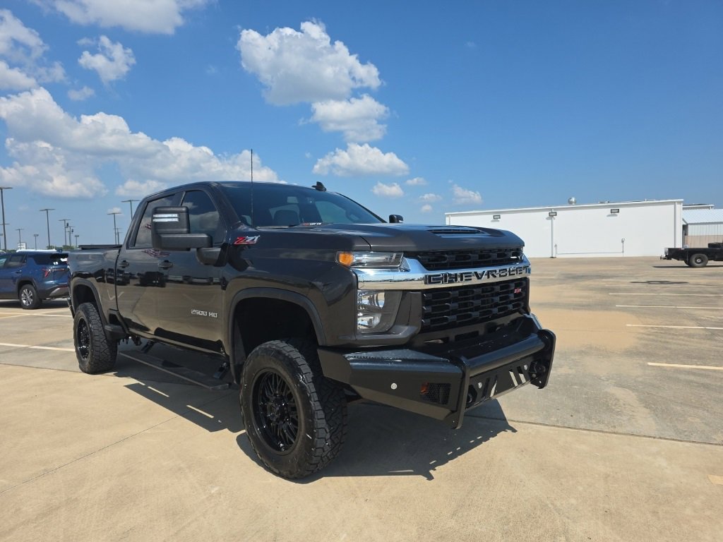 2020 Chevrolet Silverado 2500HD LT photo 3