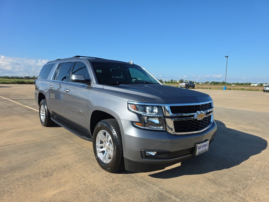 2020 Chevrolet Suburban LT photo 2