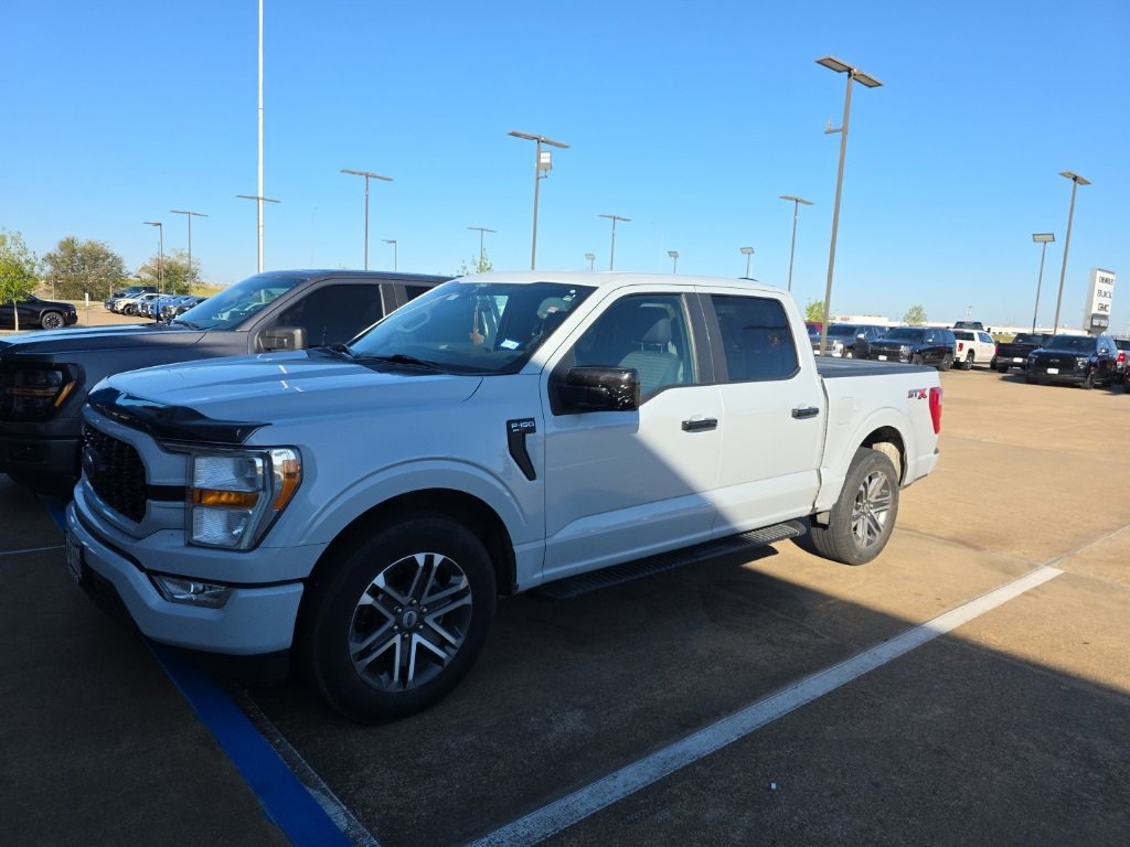 2022 Ford F-150 XL's photo