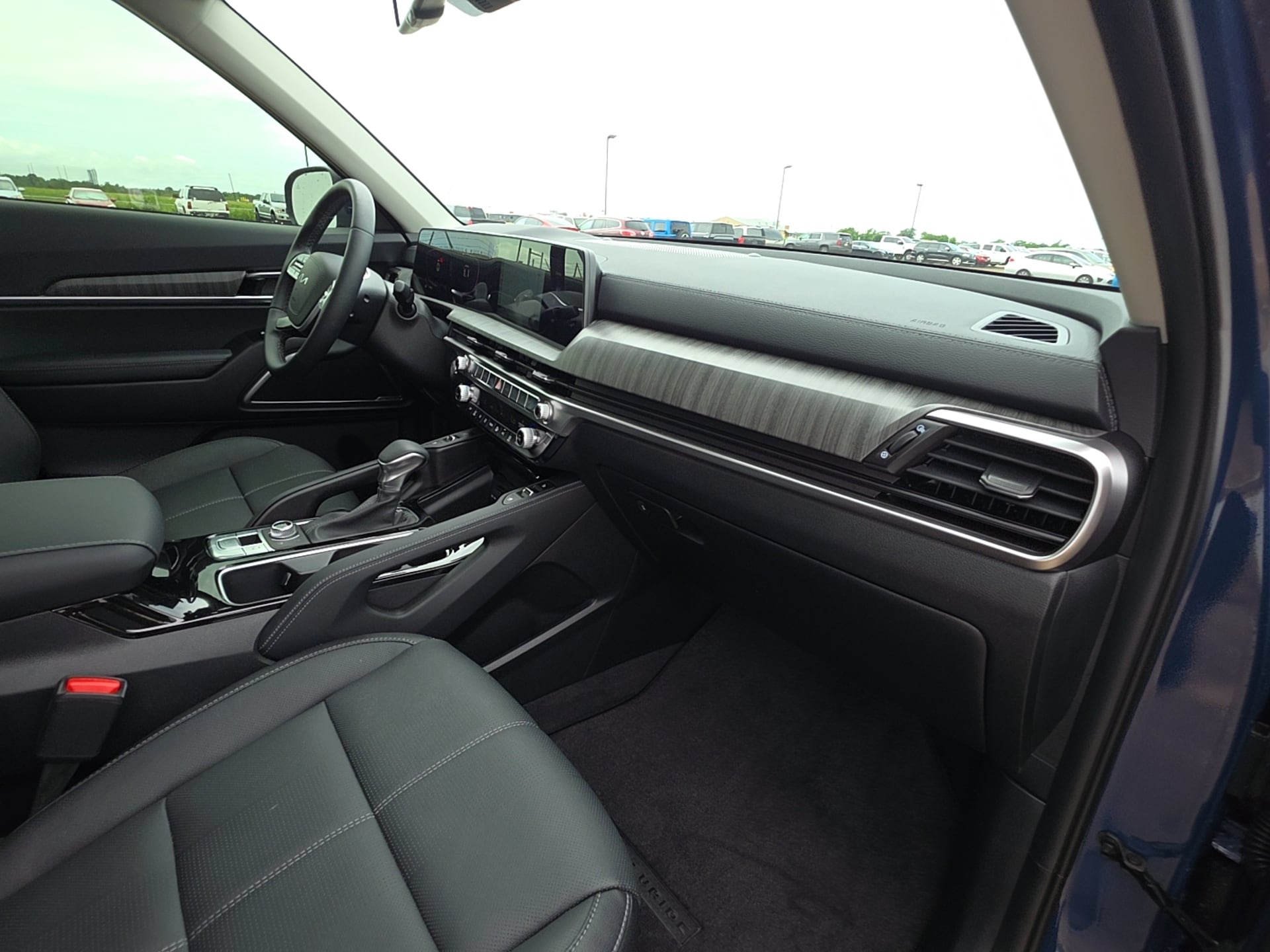 2025 Kia Telluride EX - Photo 17