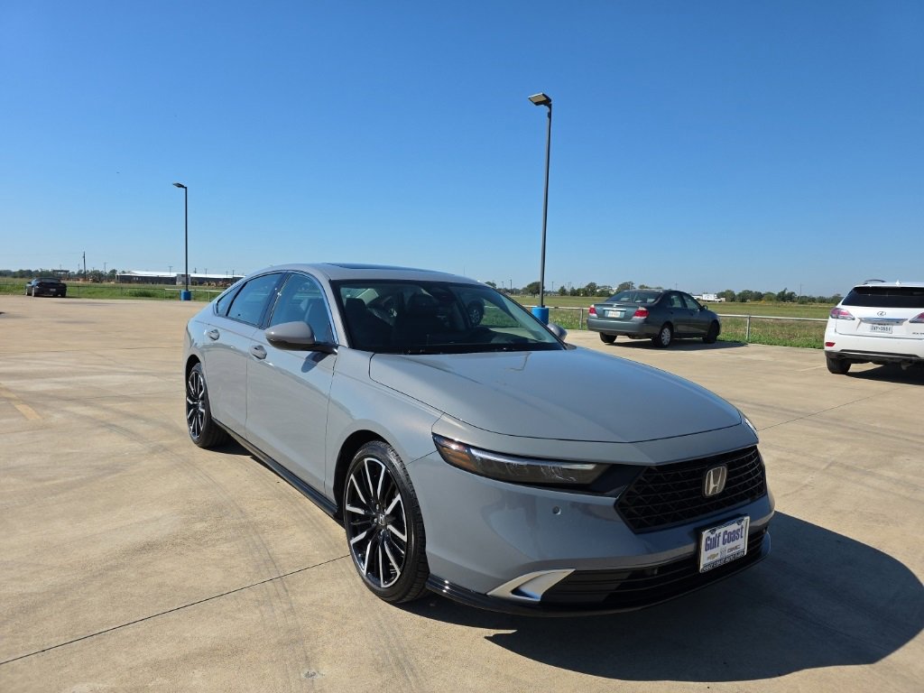 2024 Honda Accord Hybrid Touring photo 3