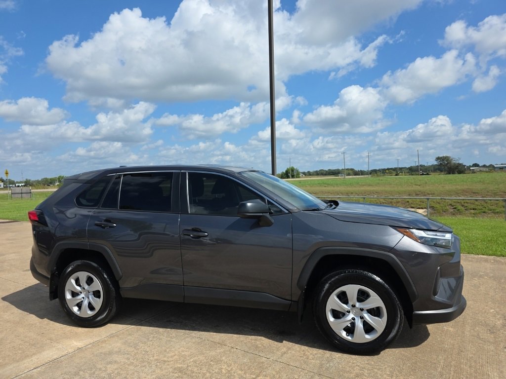 2024 Toyota RAV4 LE photo 2