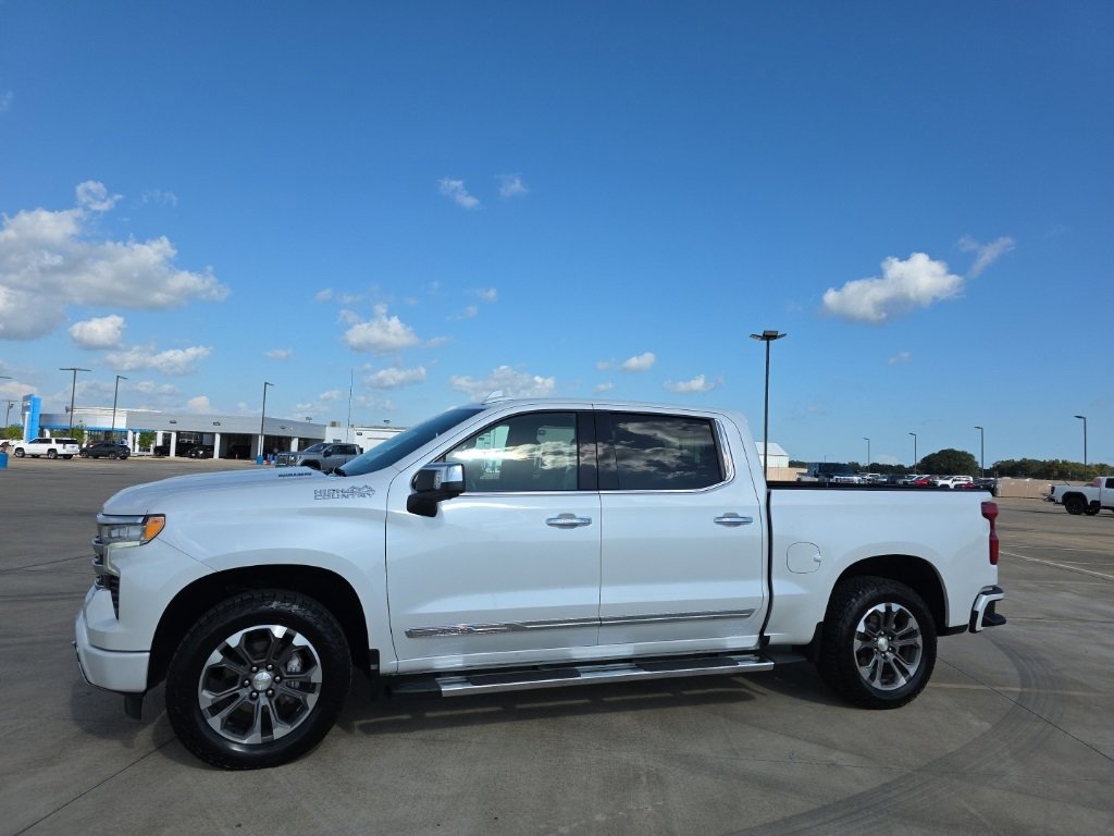2023 Chevrolet Silverado 1500 High Country photo 4