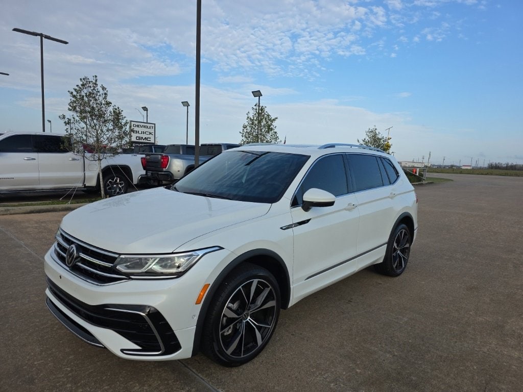 2024 Volkswagen Tiguan SEL R-LINE's photo