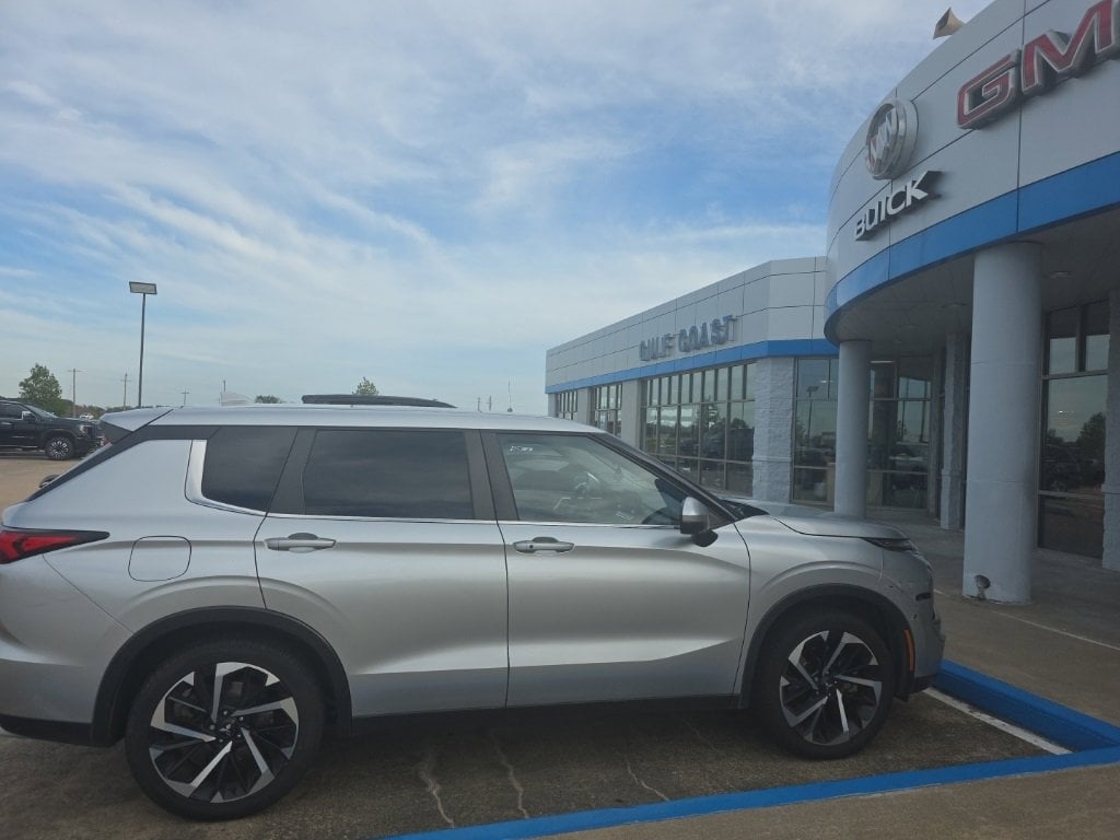 2022 Mitsubishi Outlander SE