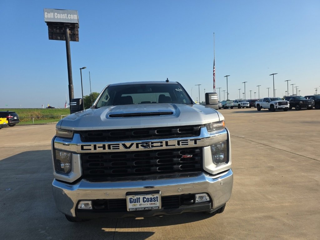 2021 Chevrolet Silverado 2500HD LT photo 2