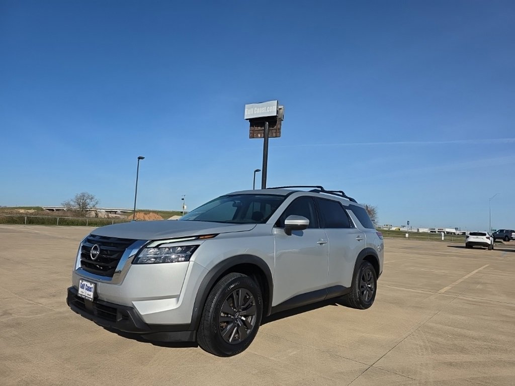 2022 Nissan Pathfinder SV's photo