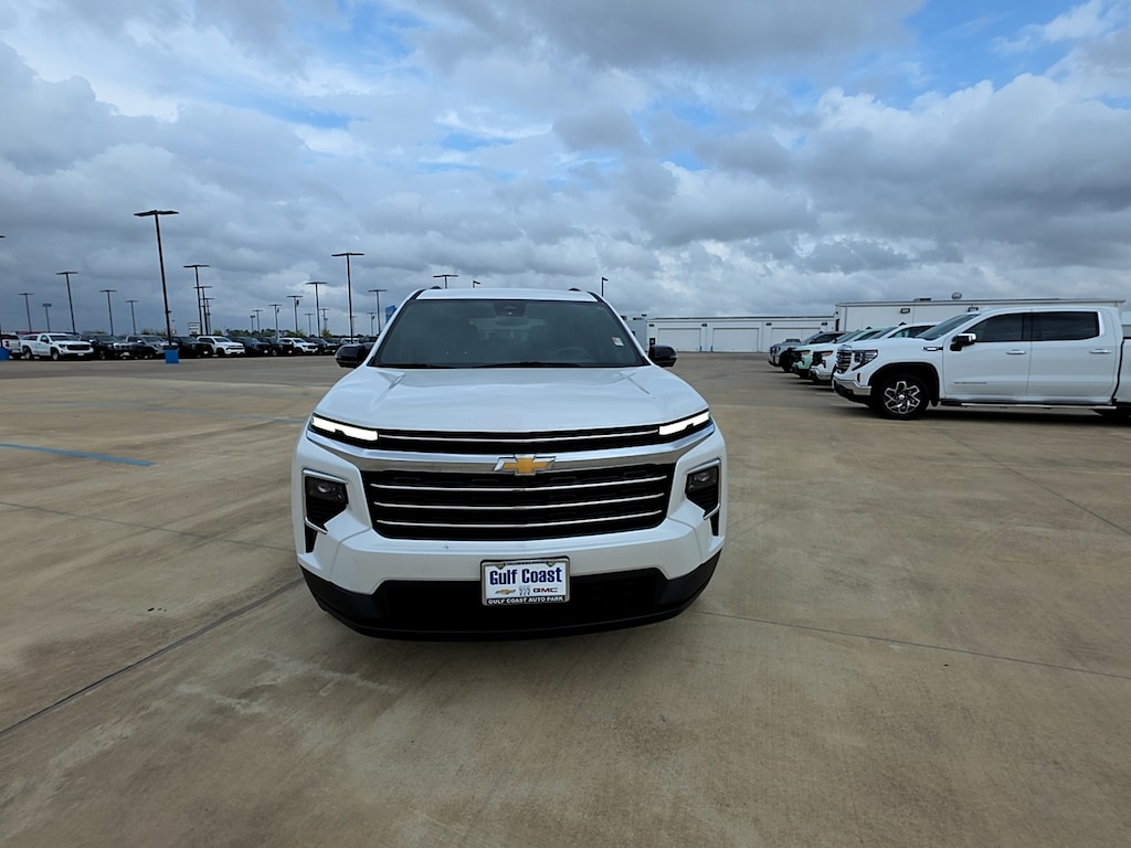 Used 2024 Chevrolet Traverse LT SUV