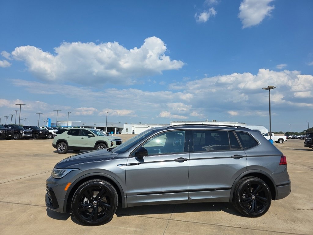 2024 Volkswagen Tiguan SE R-Line Black photo 3