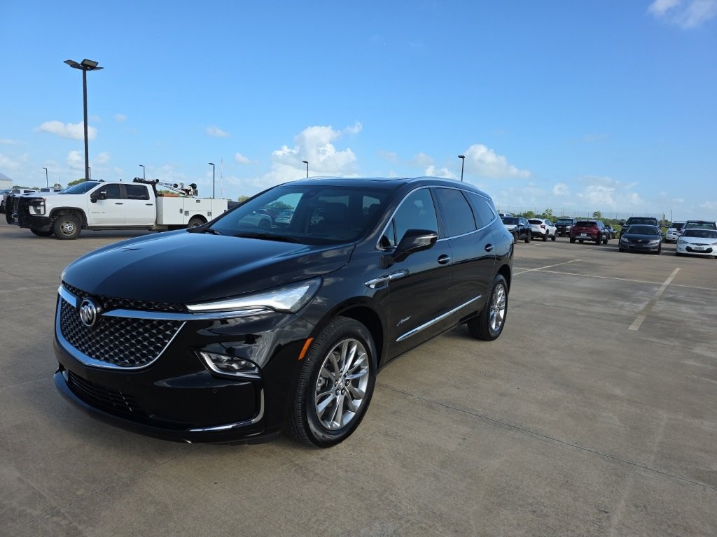 2024 Buick Enclave Avenir photo 2