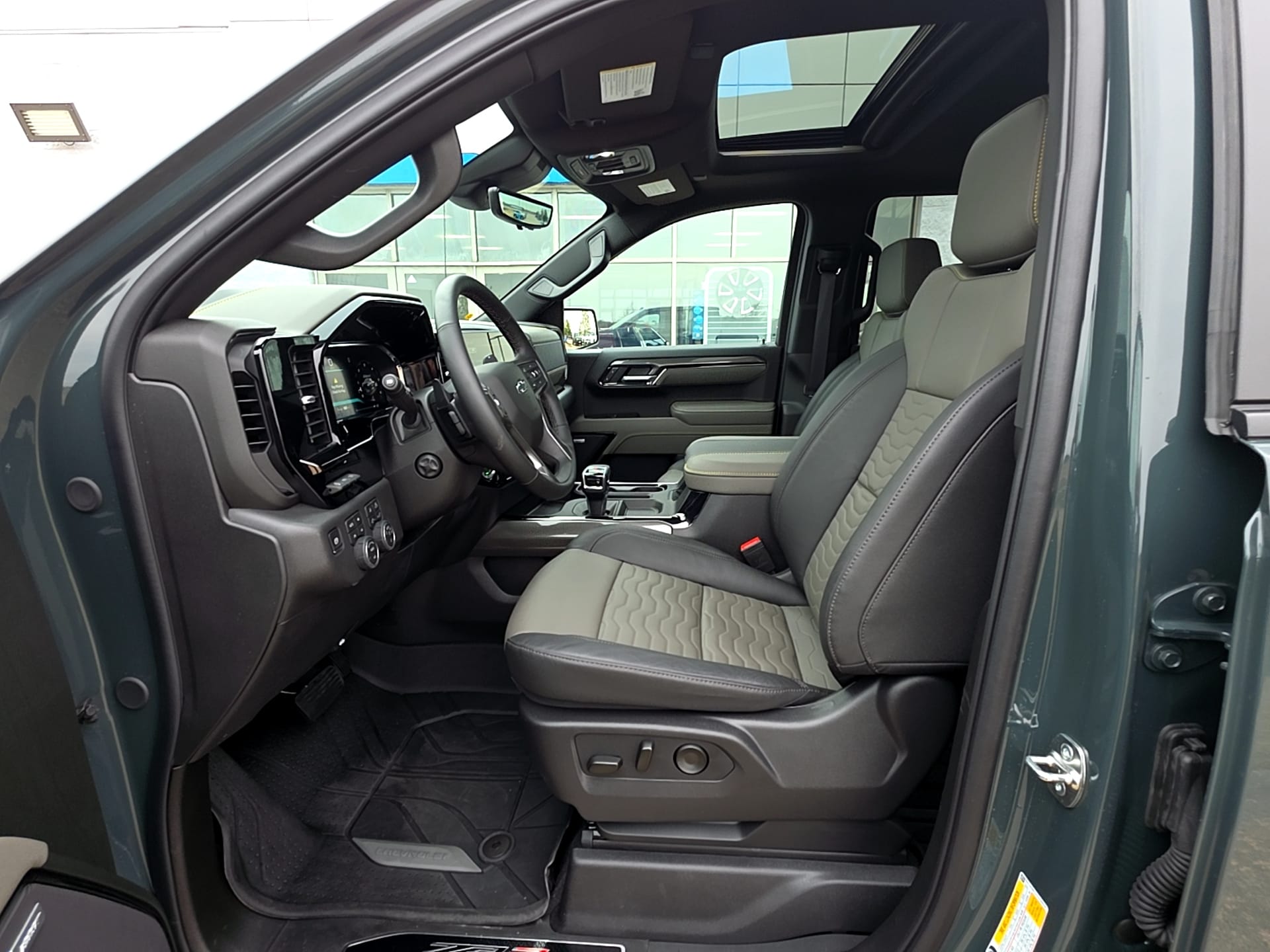 2026 Chevrolet Silverado 1500 ZR2 - Photo 10