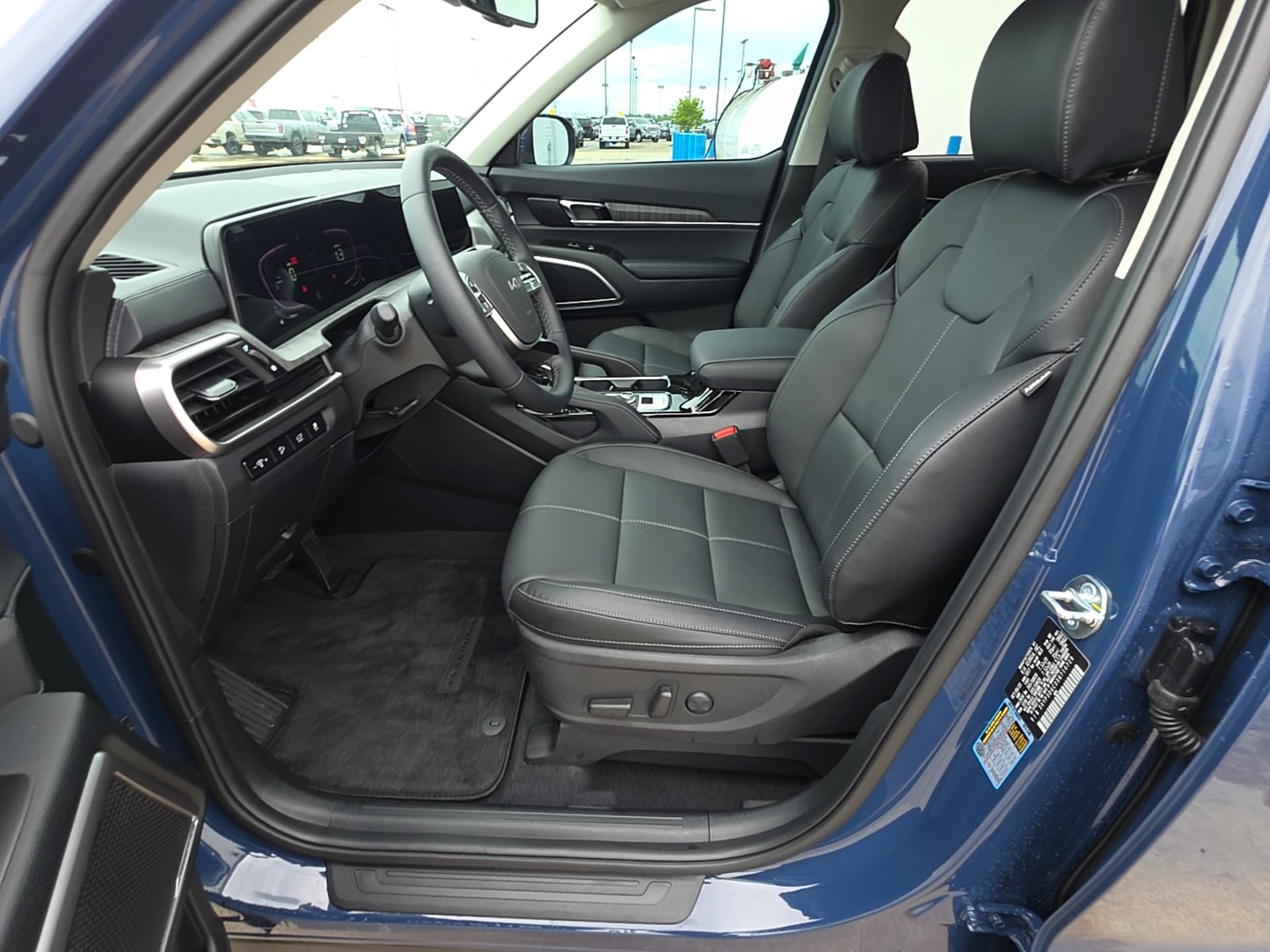 2025 Kia Telluride EX - Photo 11