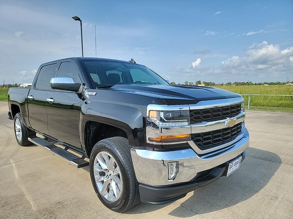 Used 2018 Chevrolet Silverado 1500 LT with VIN 3GCPCREC8JG188289 for sale in Angleton, TX