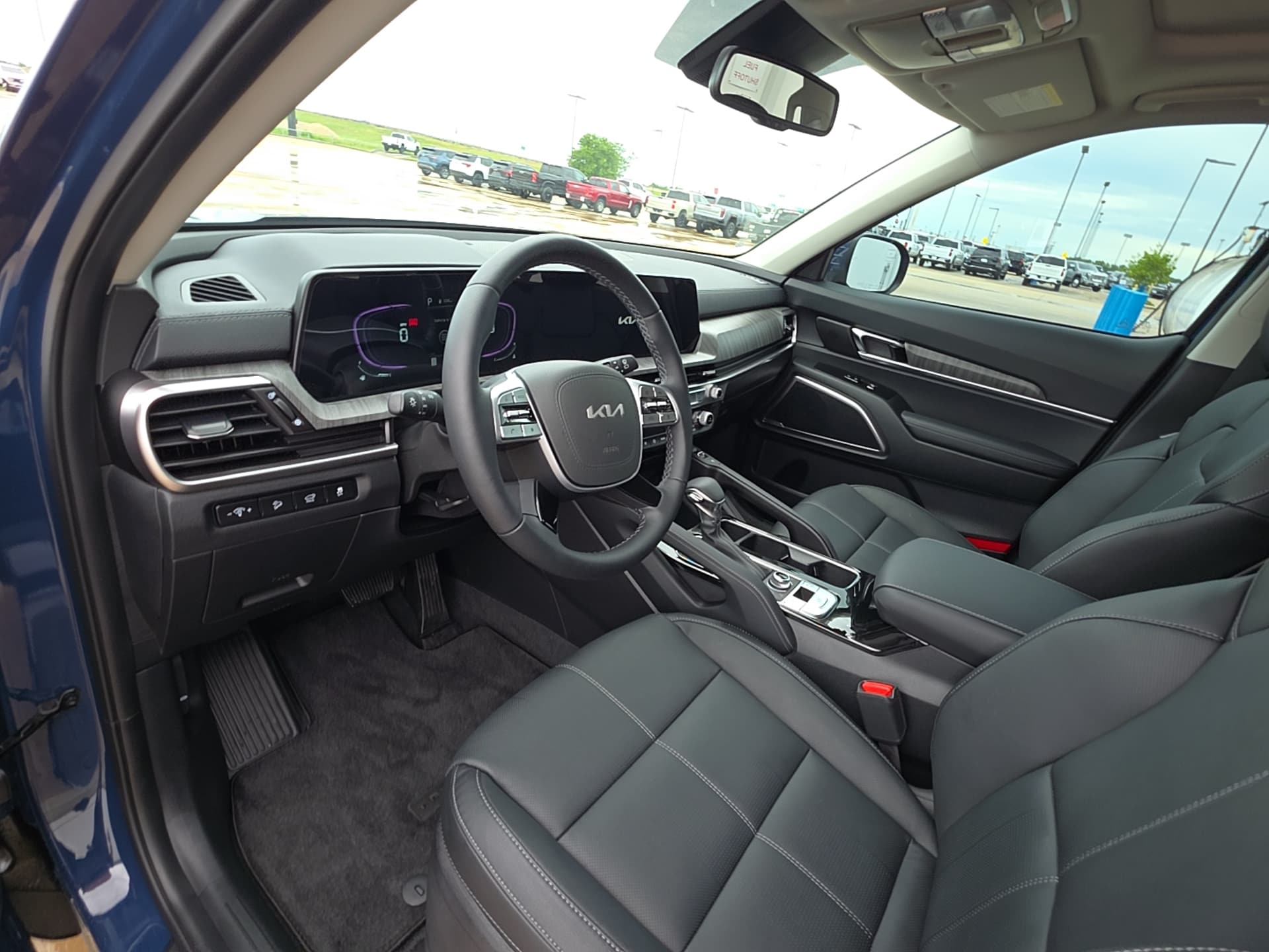 2025 Kia Telluride EX - Photo 12